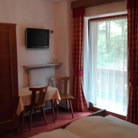 Garni La Grambla Hotel 2*